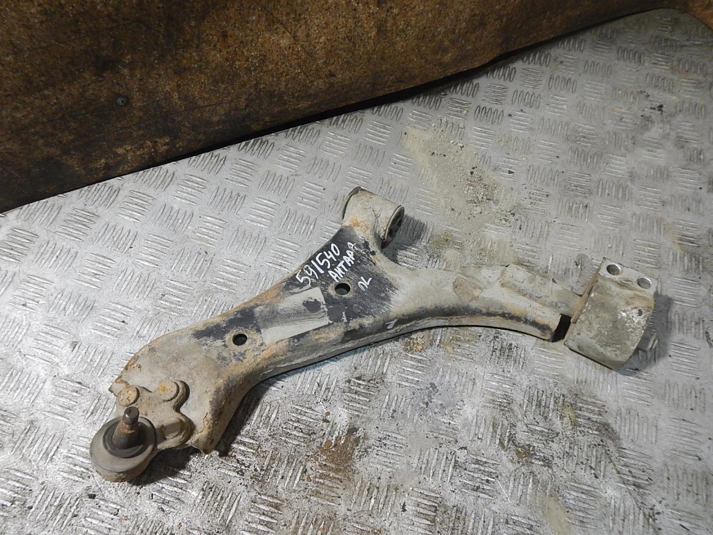 Рычаг передний левый