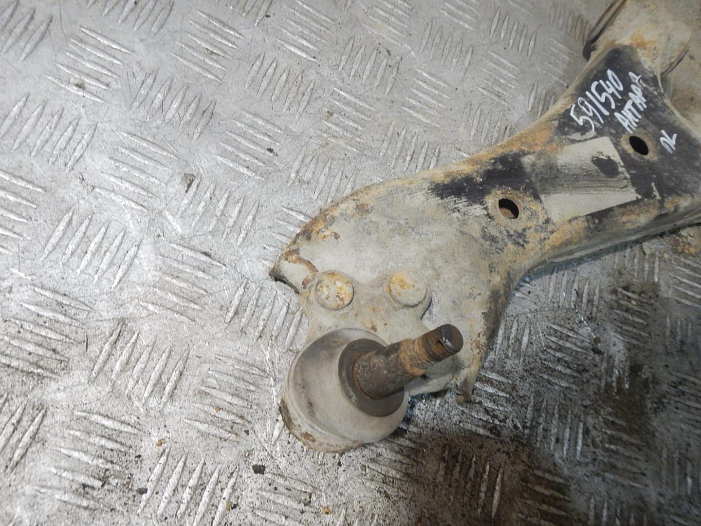 Рычаг передний левый