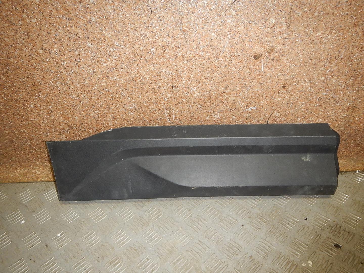 Молдинг задней правой двери