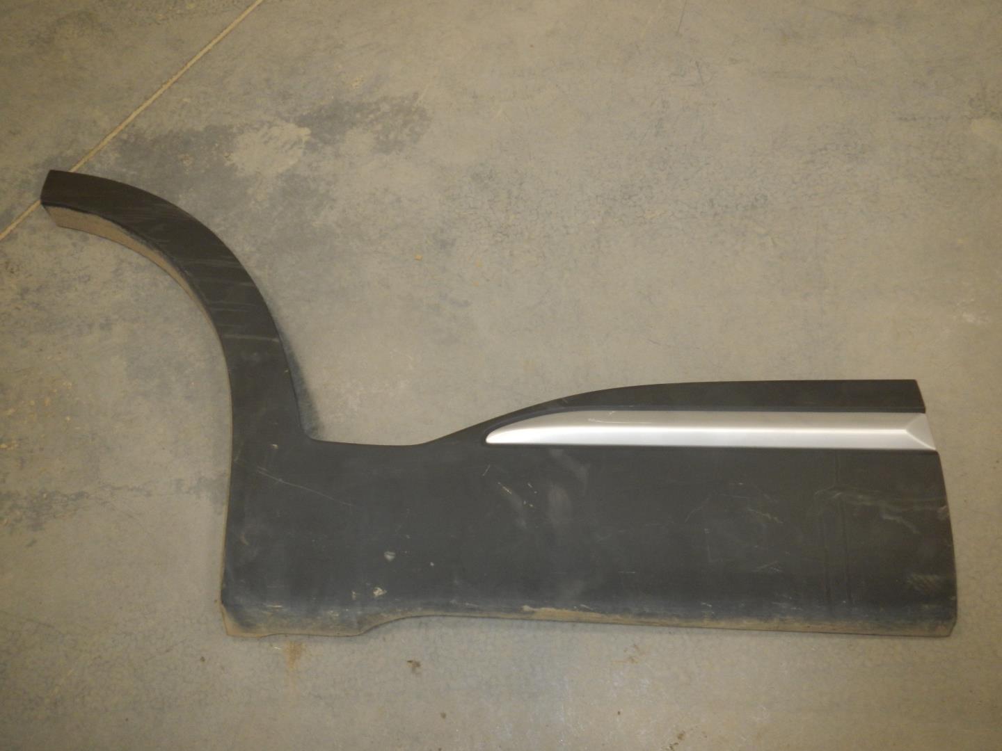 Молдинг задней правой двери