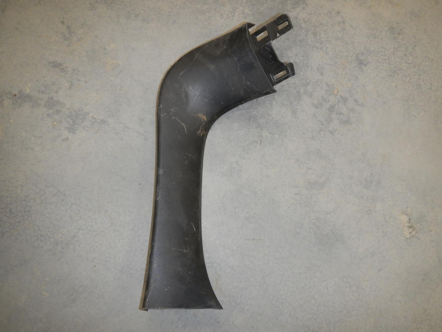 Обшивка двери багажника