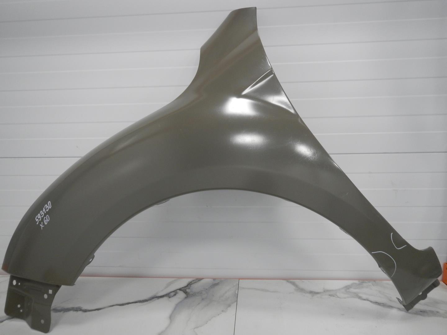 Крыло переднее левое