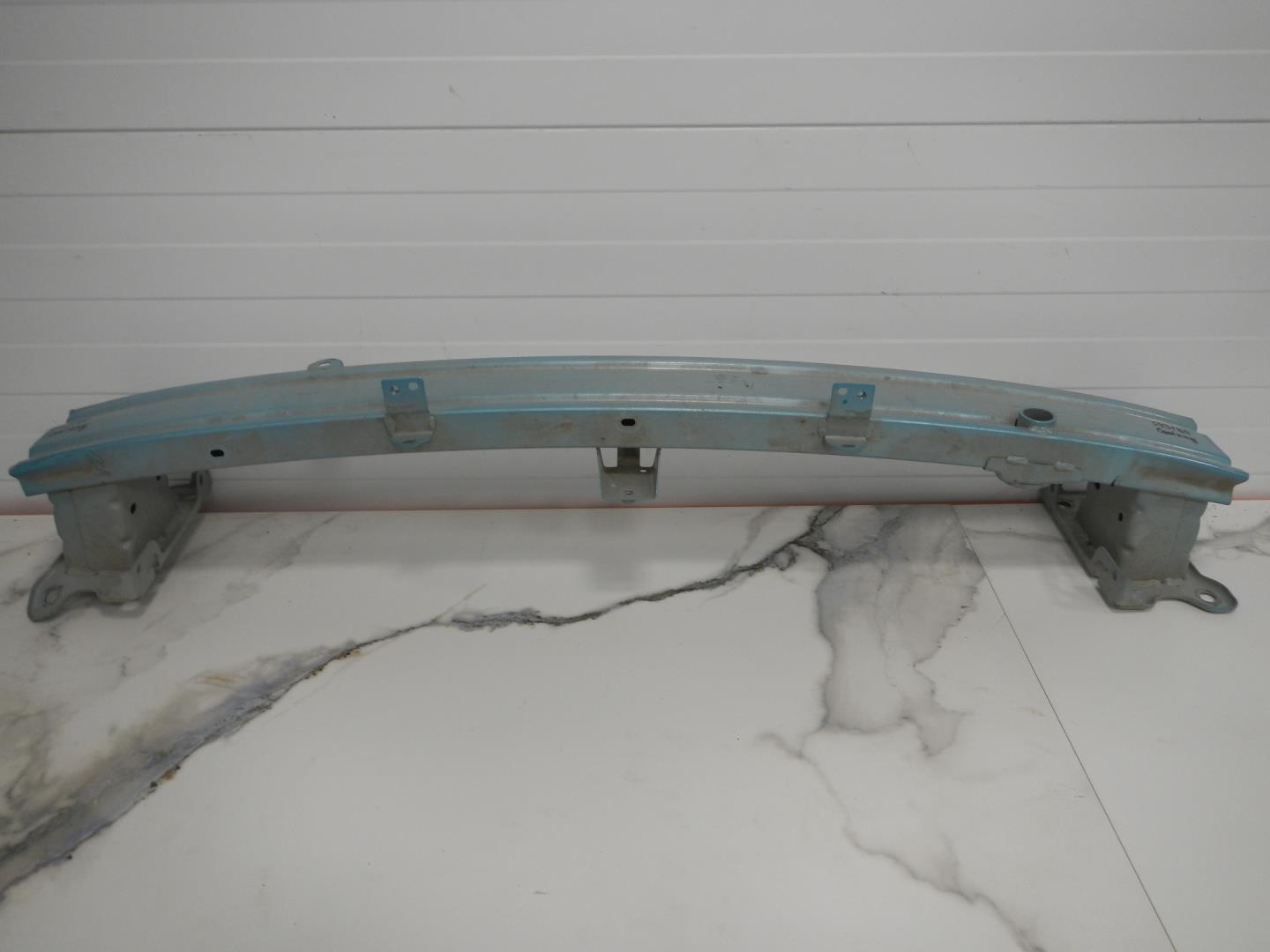 Усилитель переднего бампера