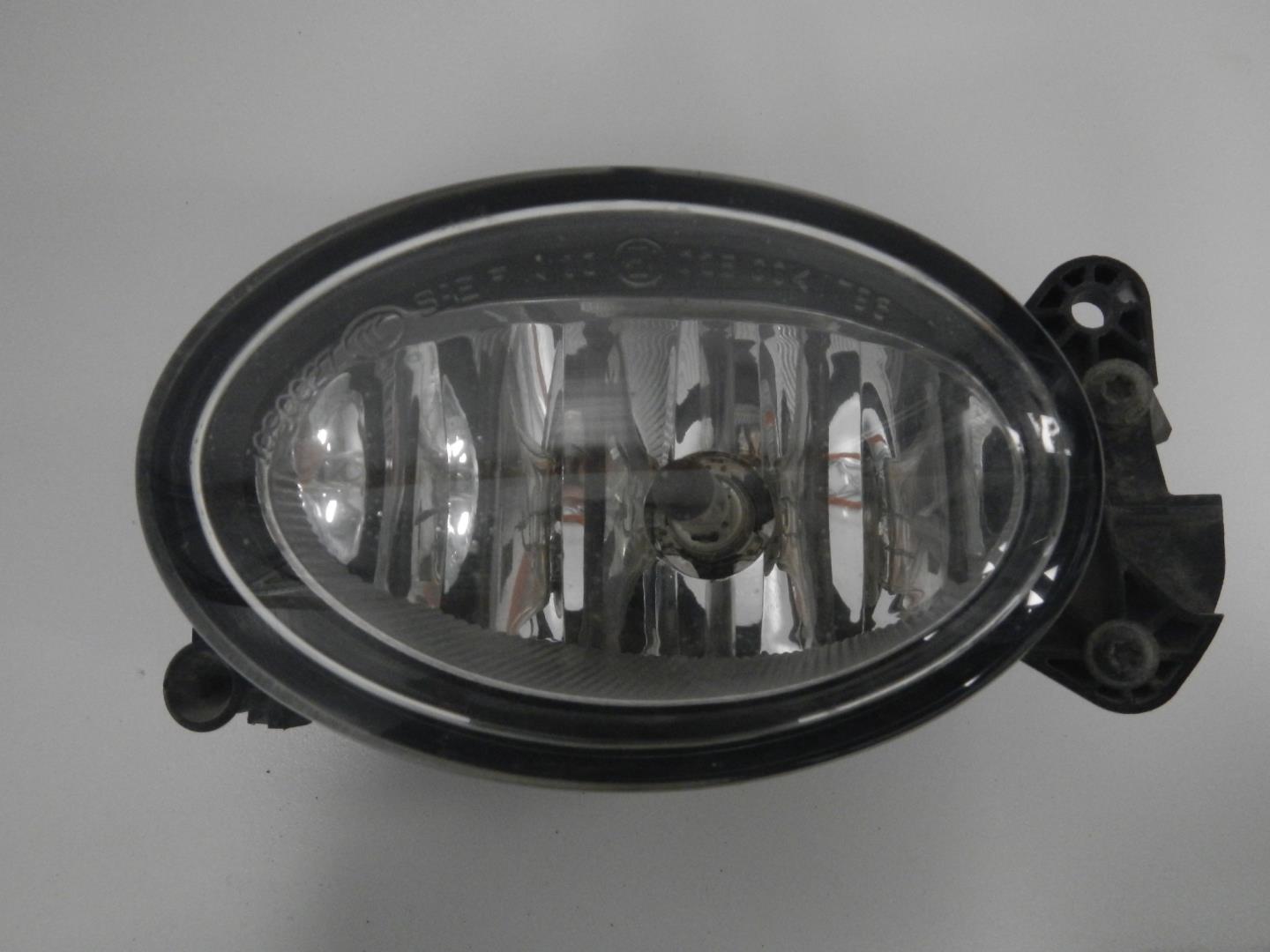 Фара противотуманная левая