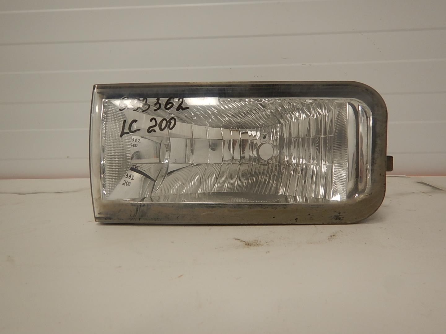 Фара противотуманная левая