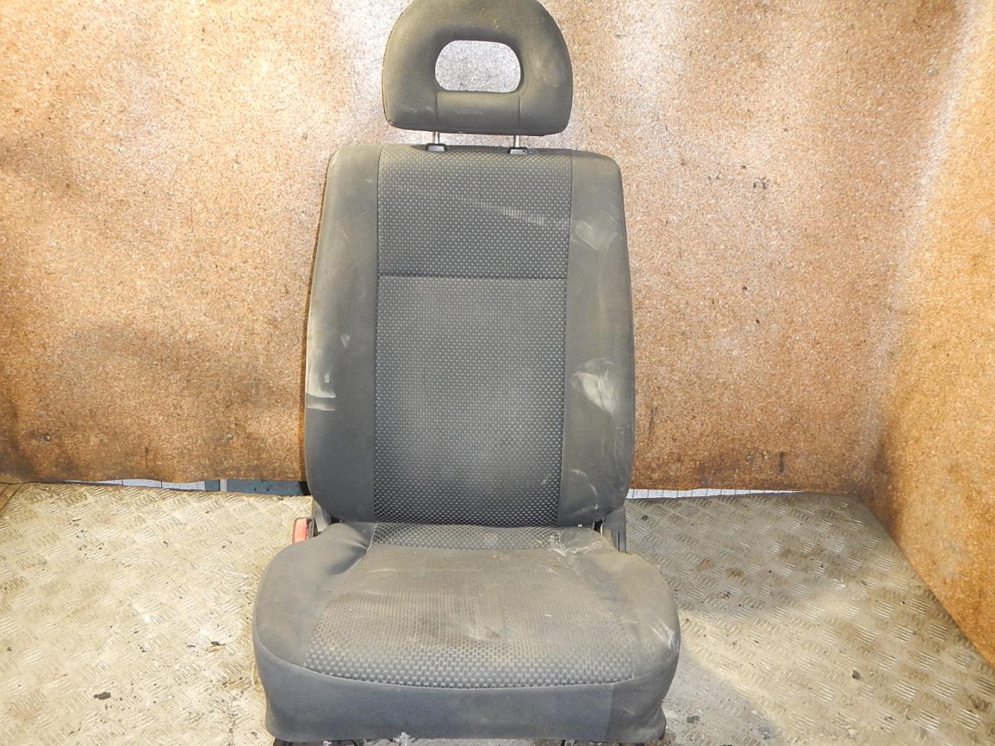 Сиденье переднее левое