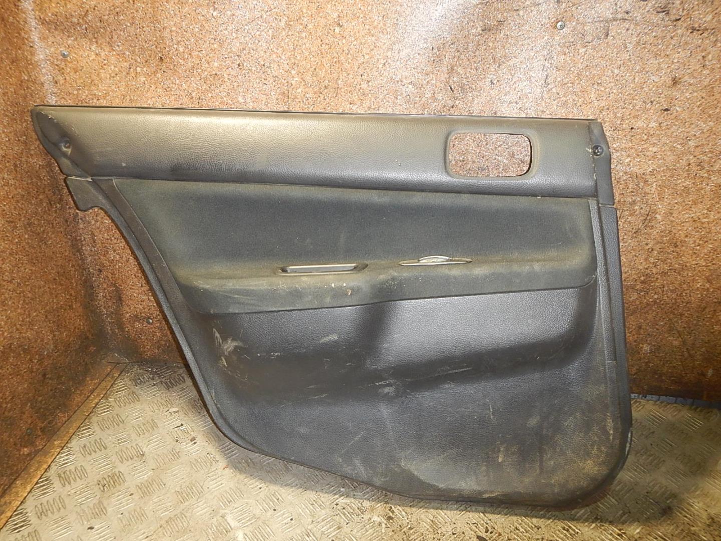 Обшивка двери задней левой