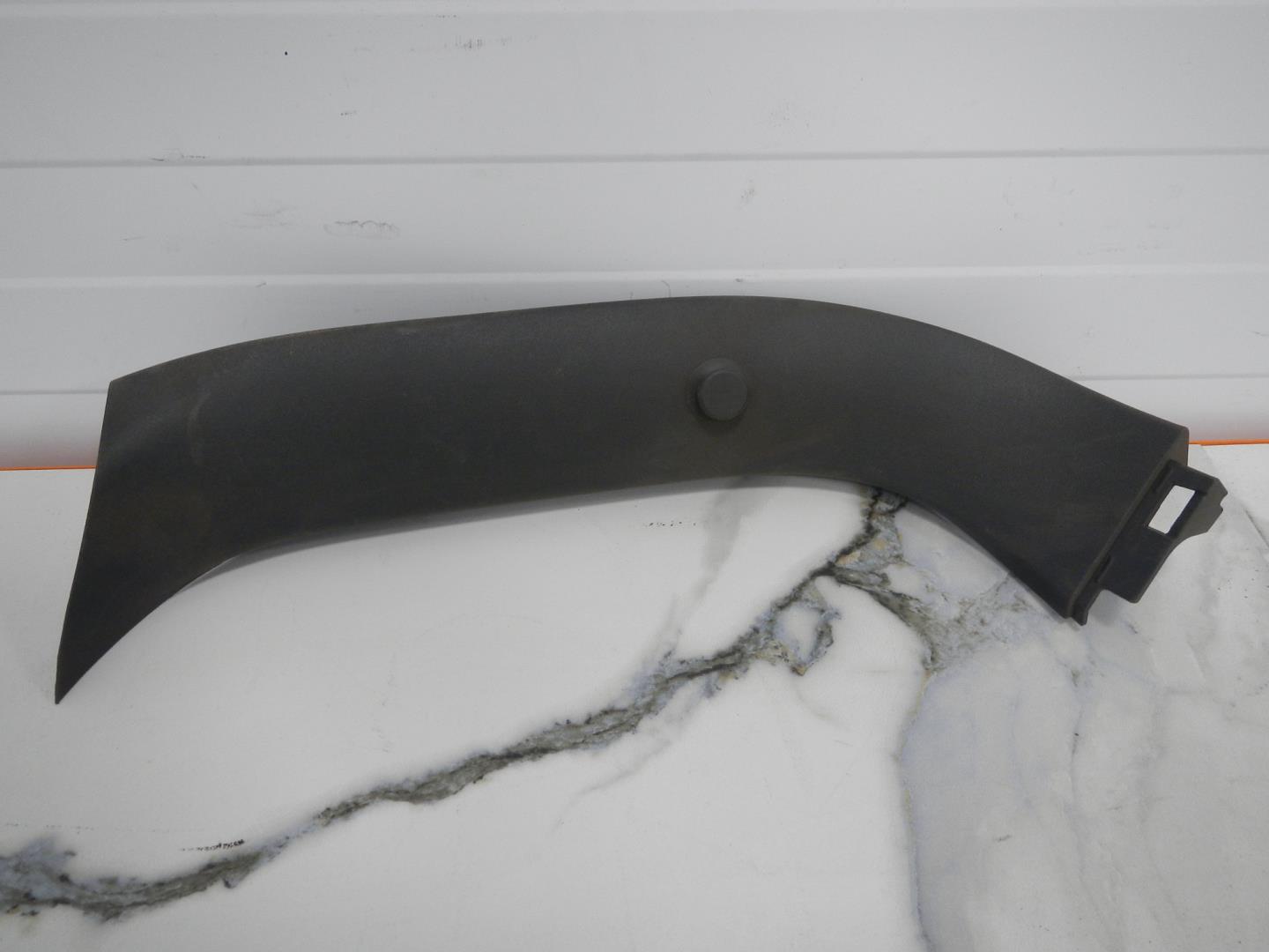 Обшивка двери багажника