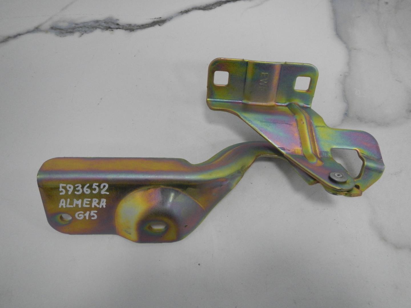 Петля капота правая