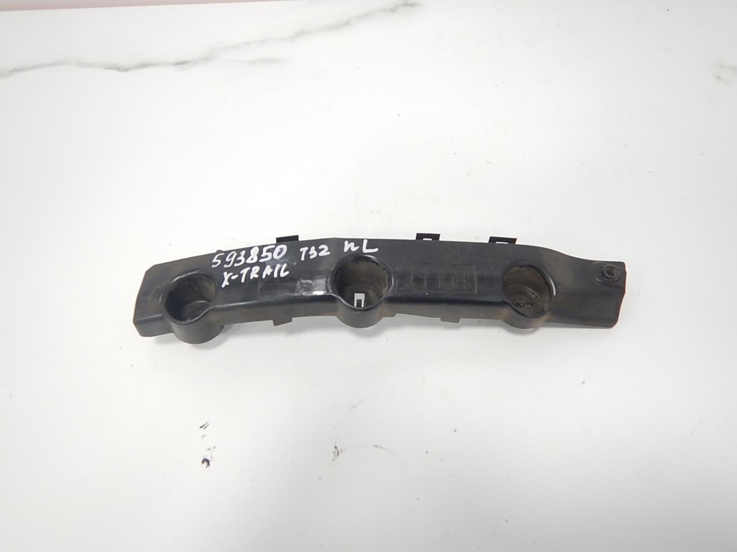 Кронштейн переднего бампера левый