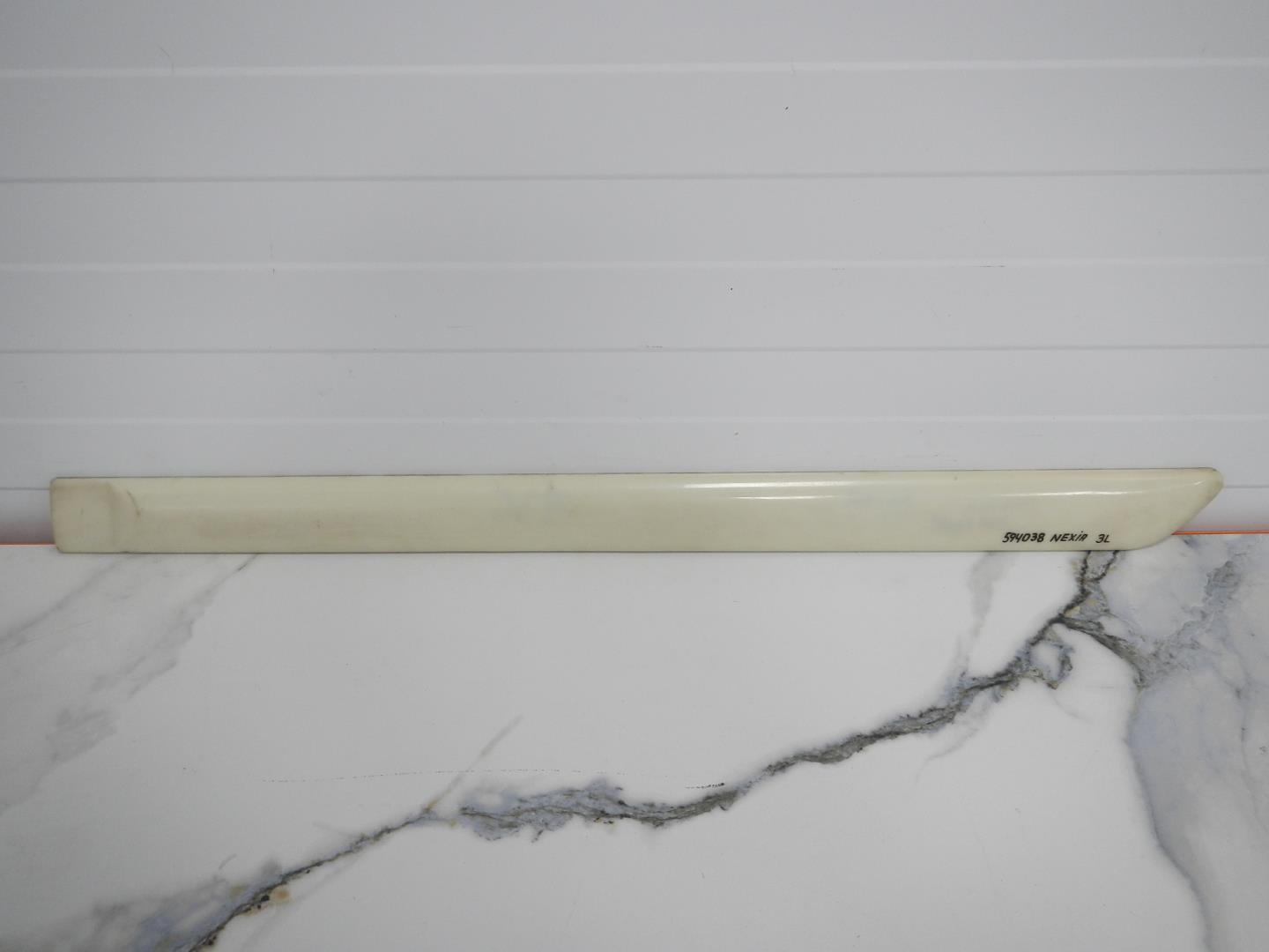 Молдинг задней левой двери