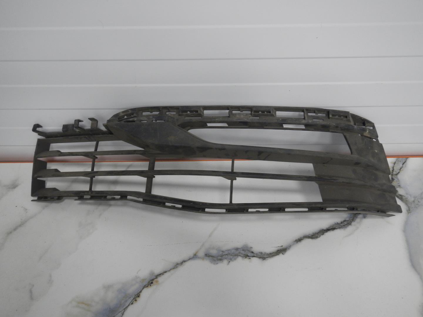 Решетка в бампер левая