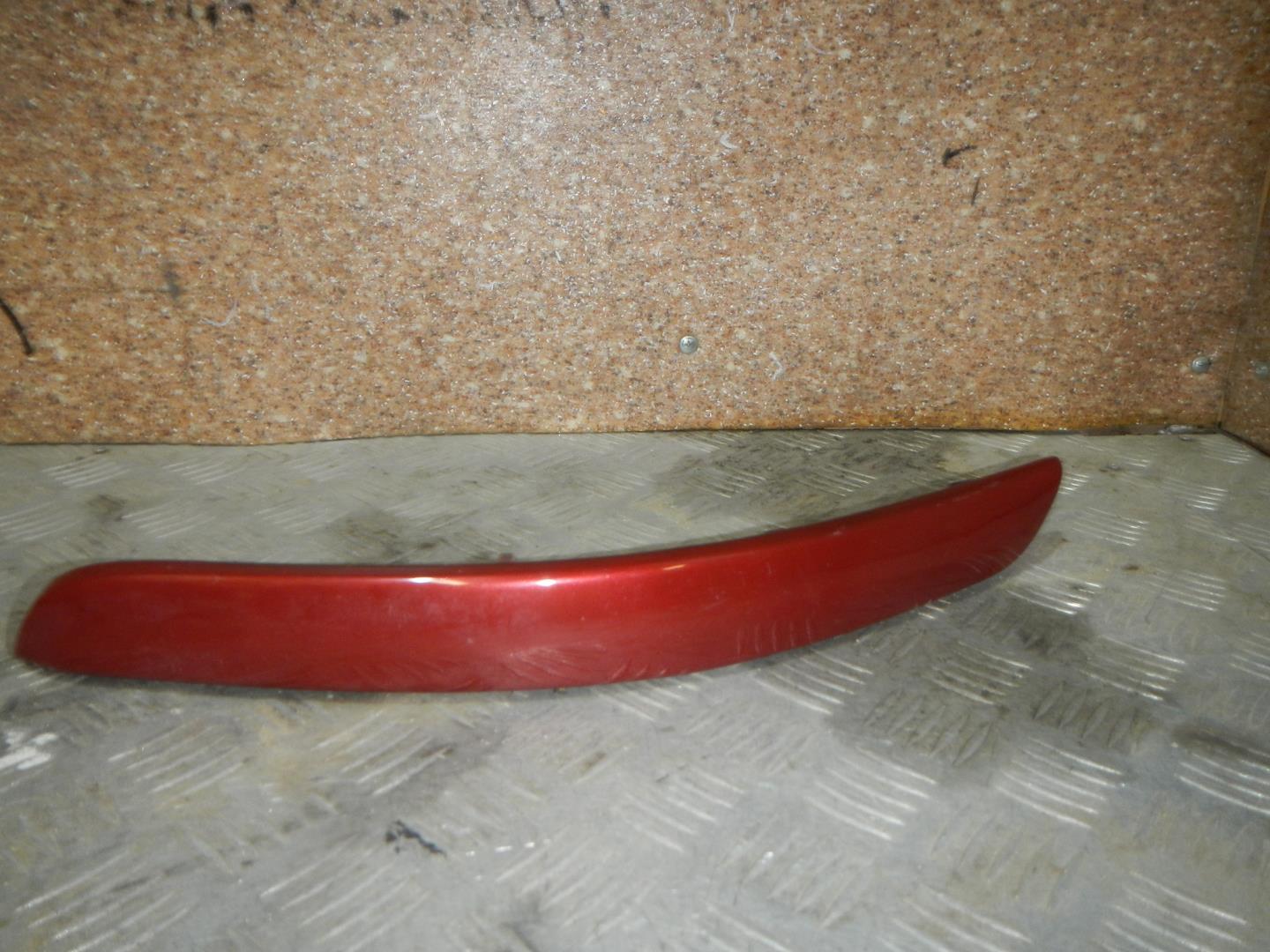 Молдинг переднего бампера левый