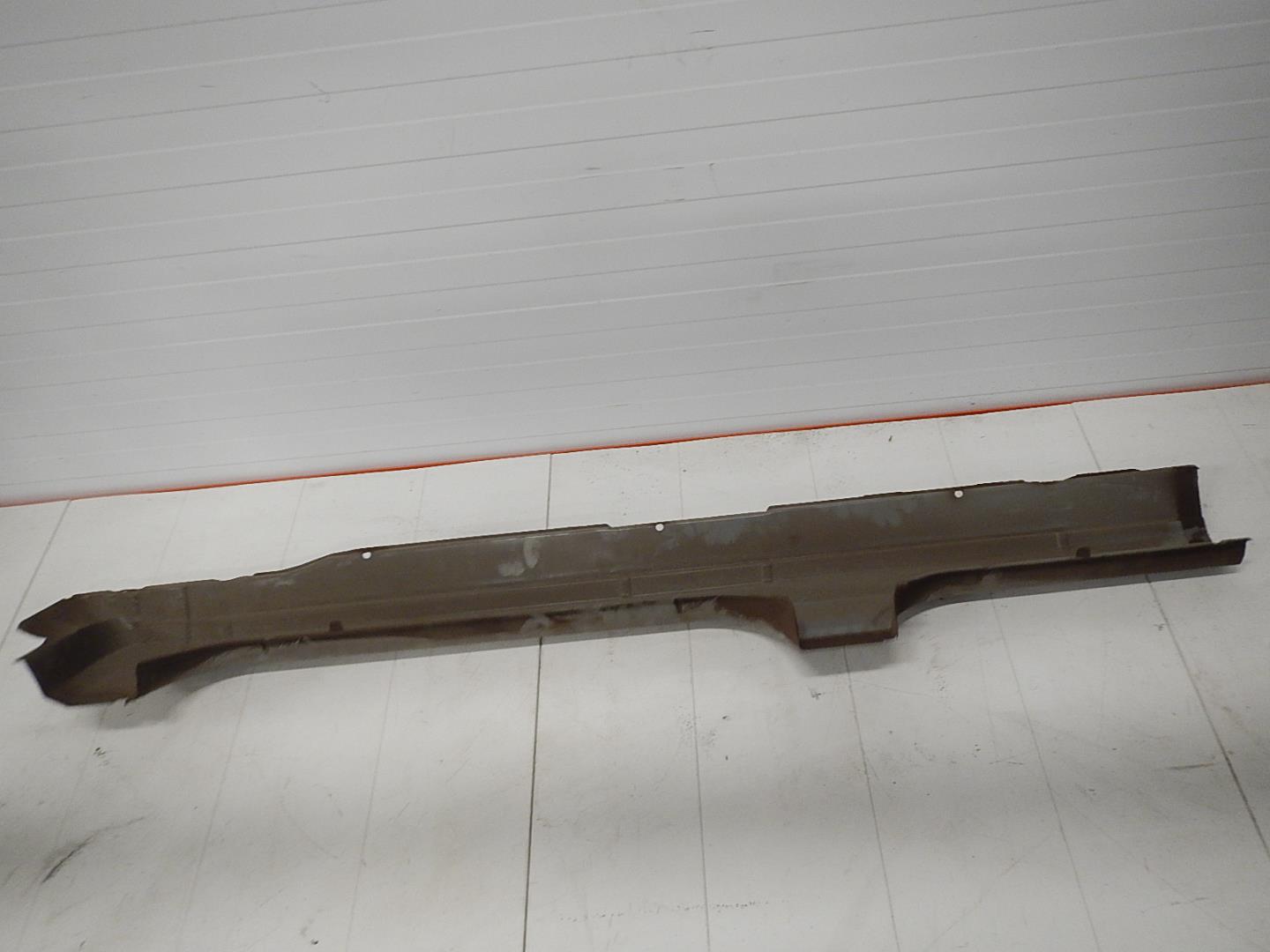 Порог левый