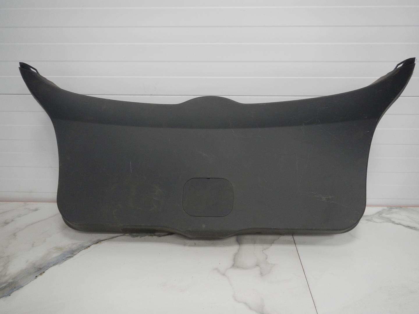 Обшивка двери багажника