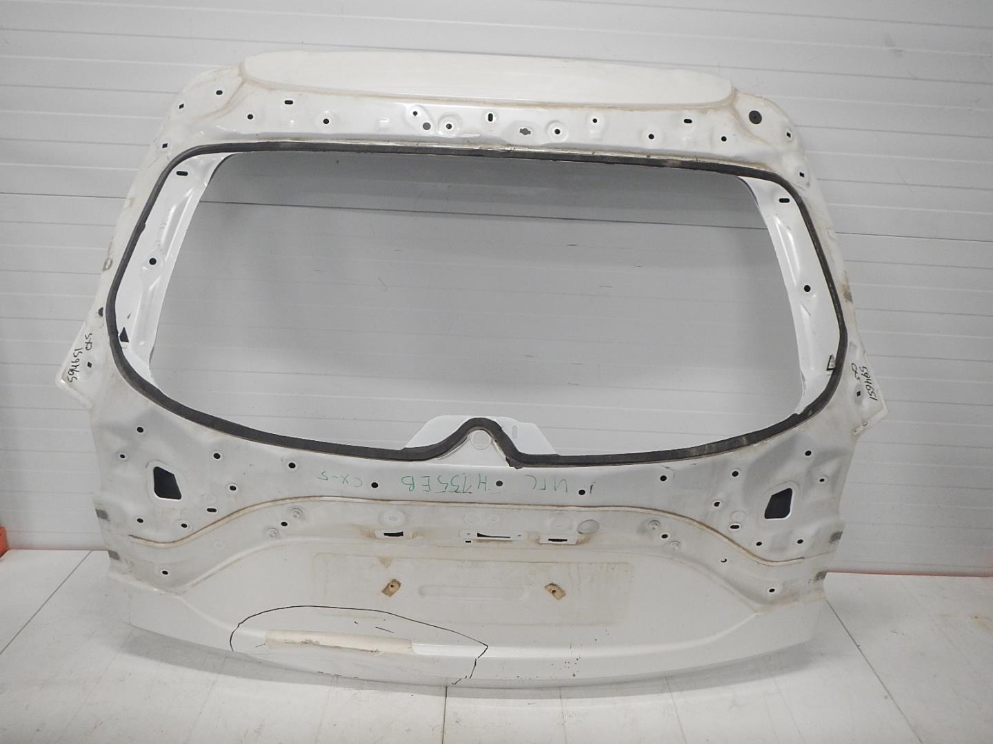 Дверь багажника