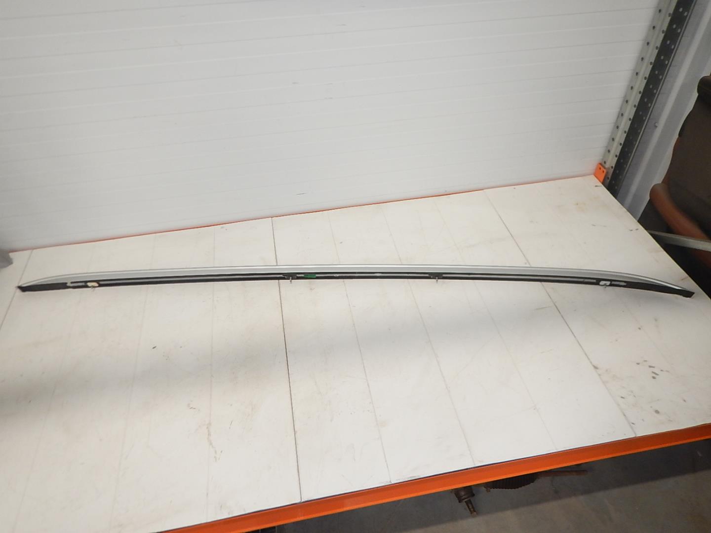 Рейлинг (релинг) правый (планка на крышу)