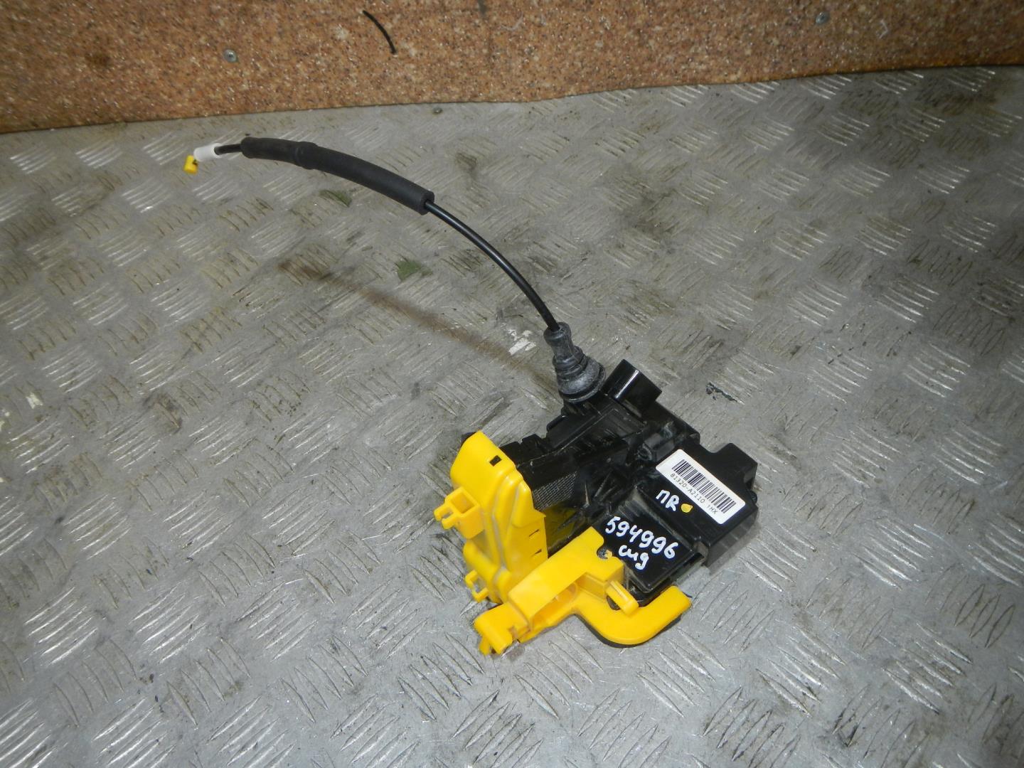 Замок двери передней правой