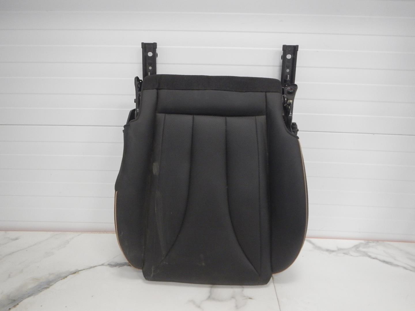 Сиденье переднее левое