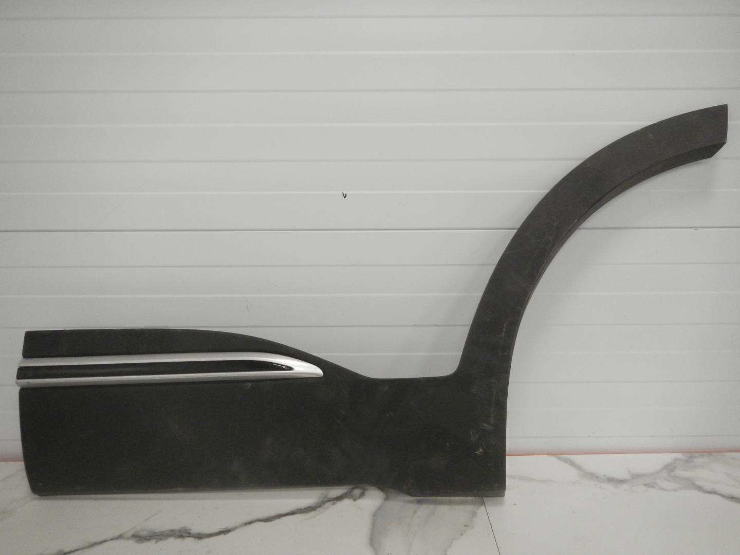 Молдинг задней левой двери