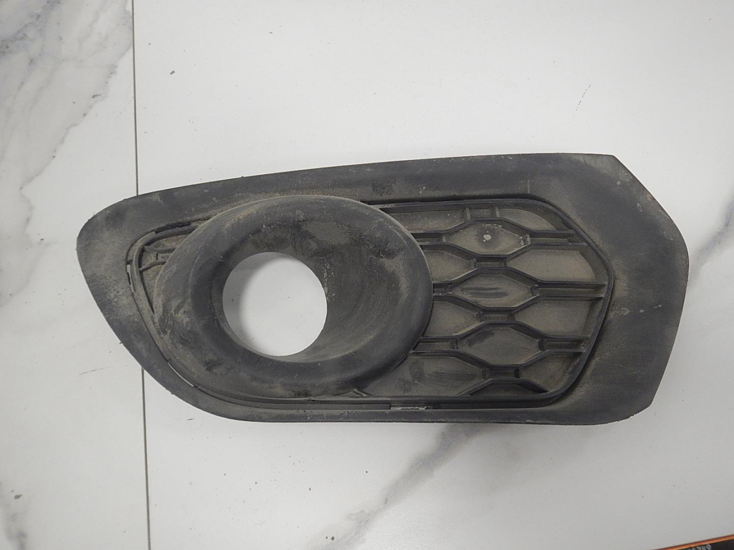 Решетка в бампер левая