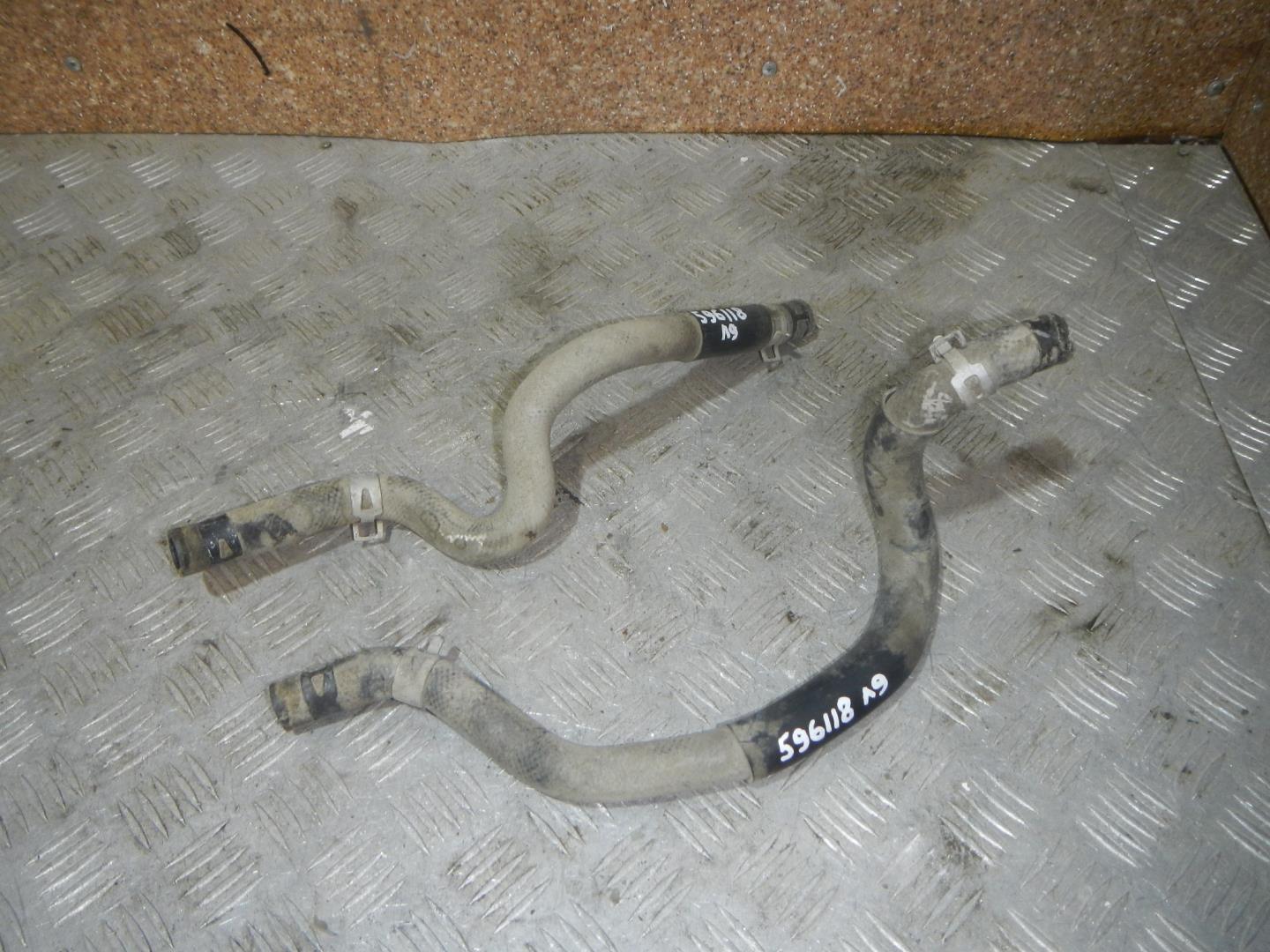 Патрубок отопителя