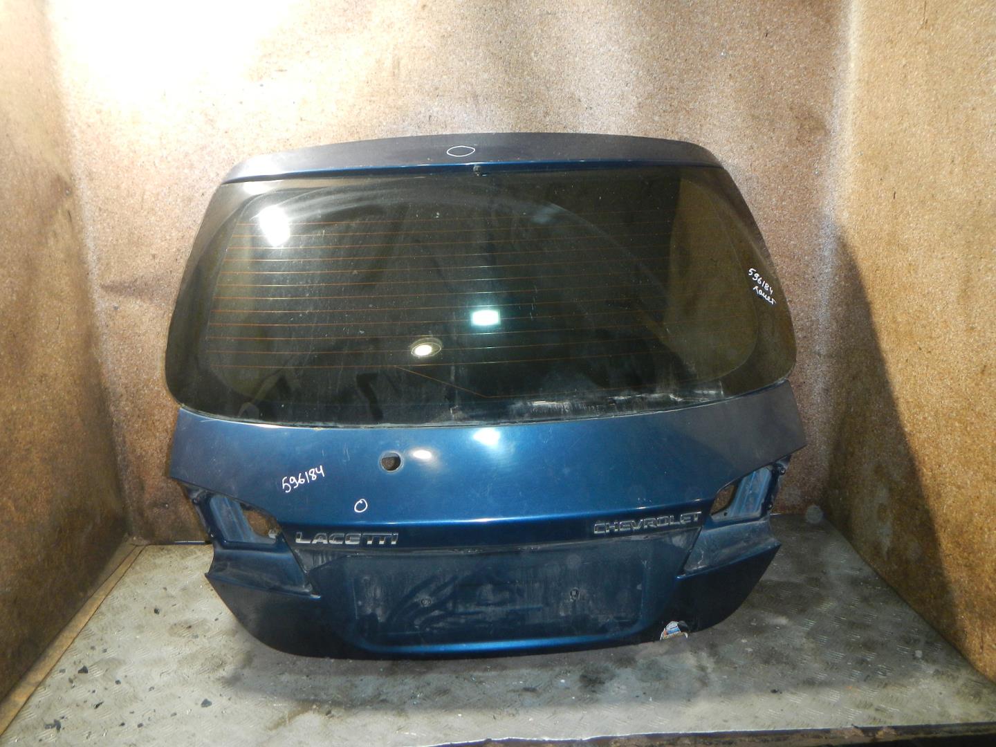 Дверь багажника