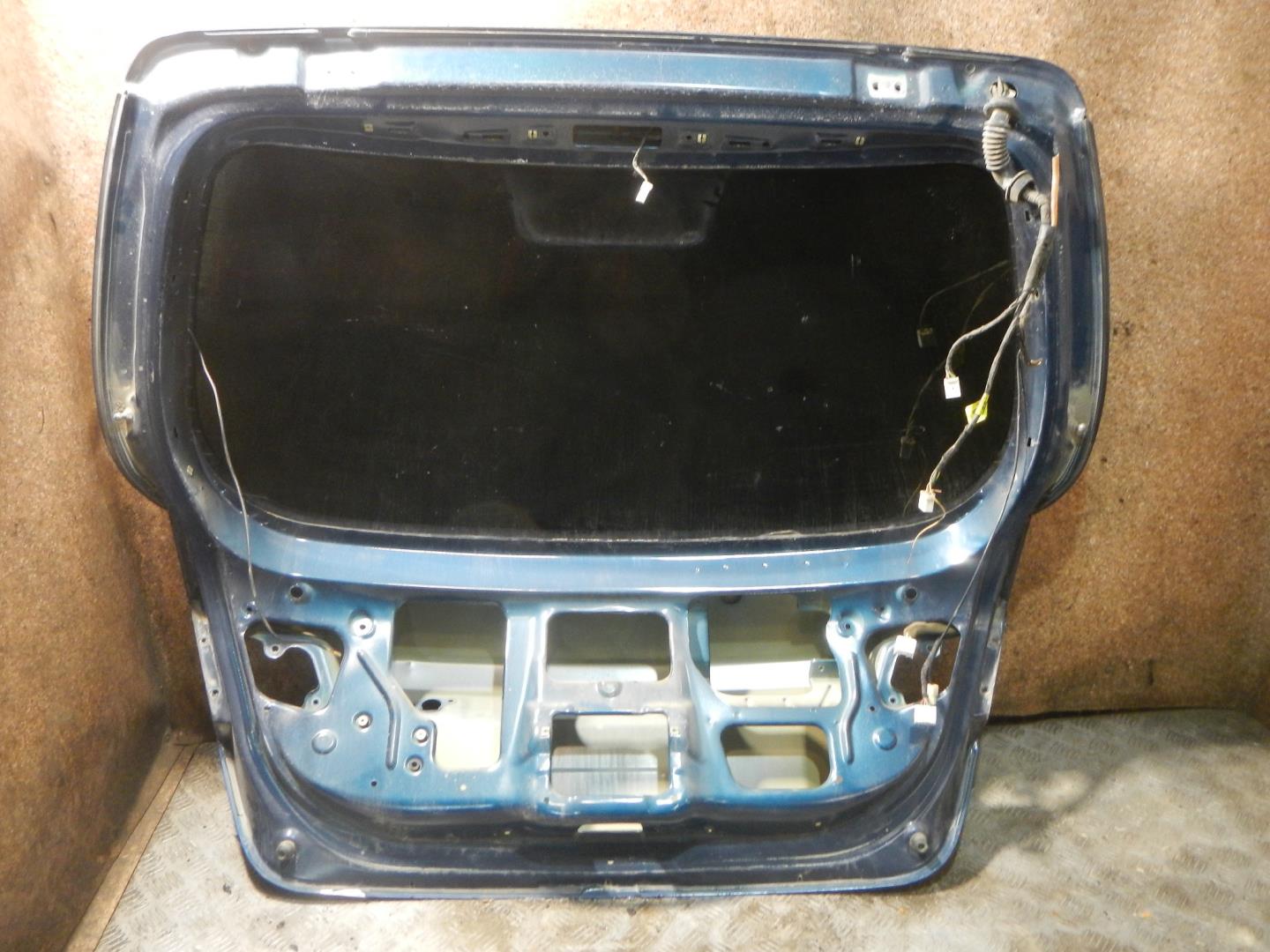 Дверь багажника