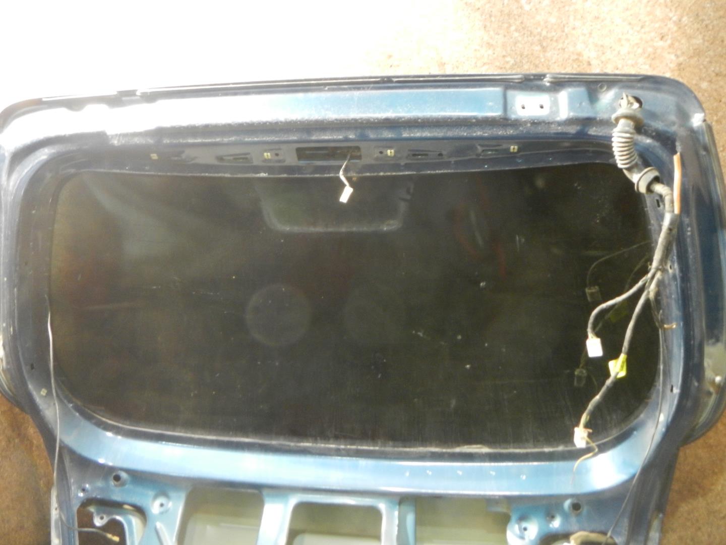 Дверь багажника