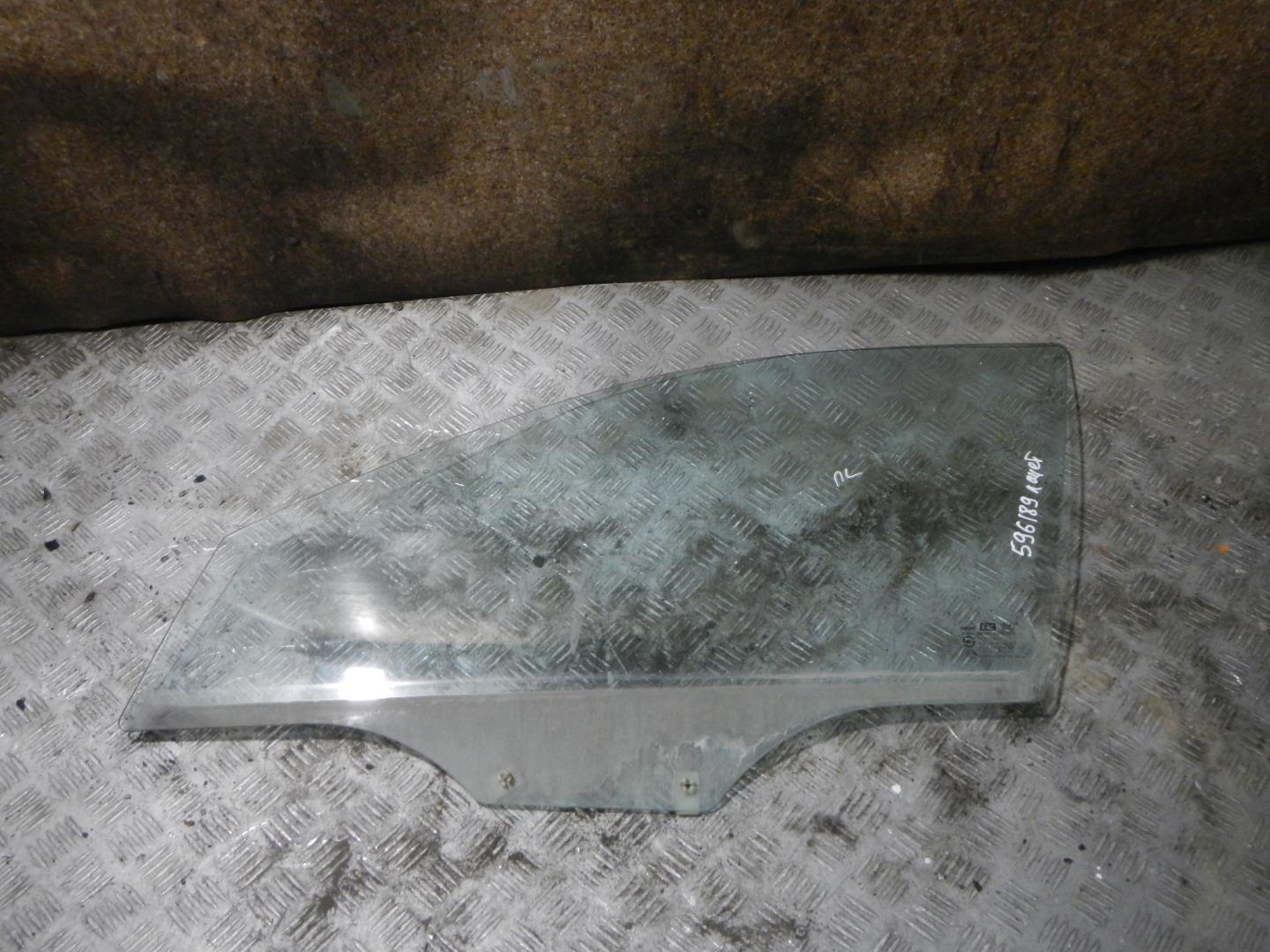 Стекло двери передней левой