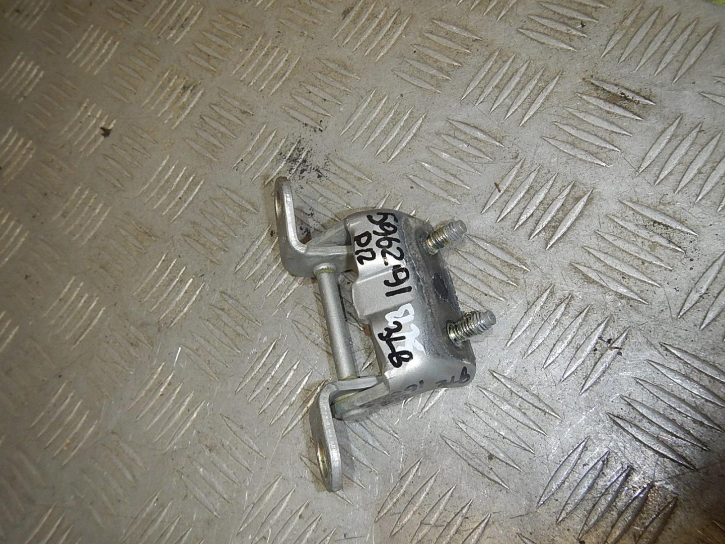 Петля двери задней левой верхняя