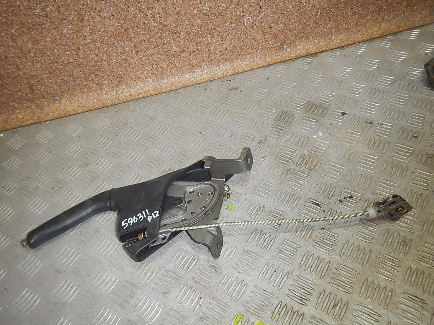 Рычаг стояночного тормоза