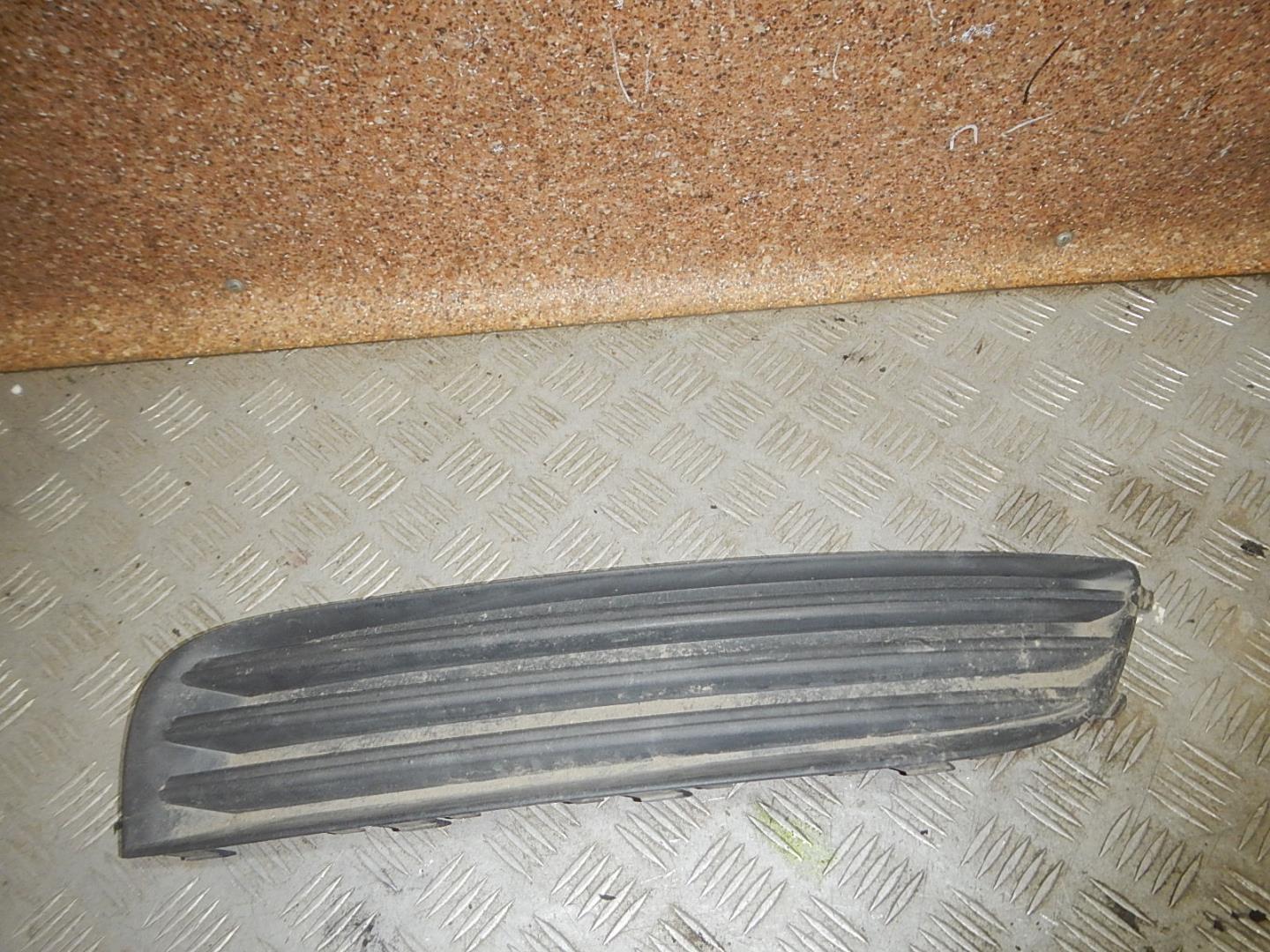 Решетка в бампер правая