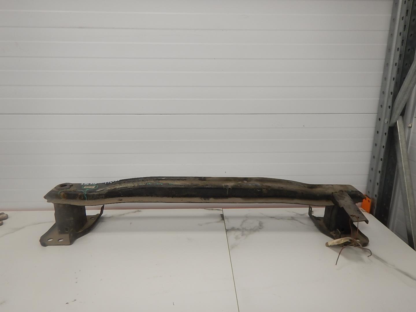 Усилитель переднего бампера