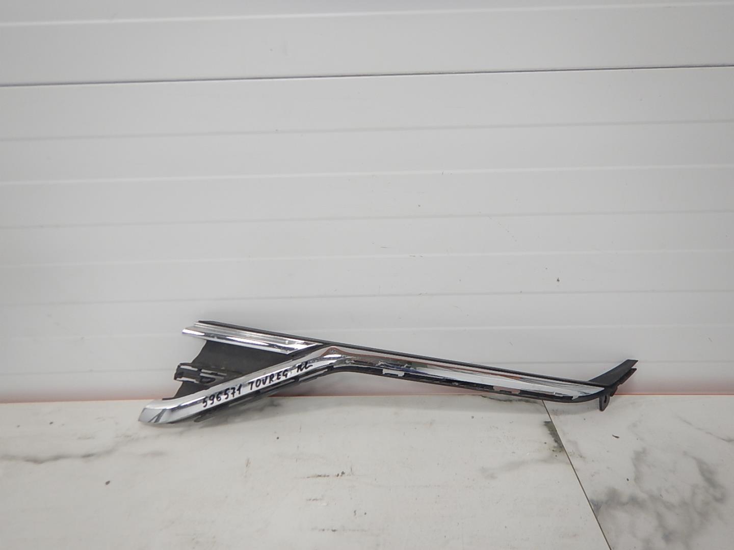 Накладка переднего бампера левая