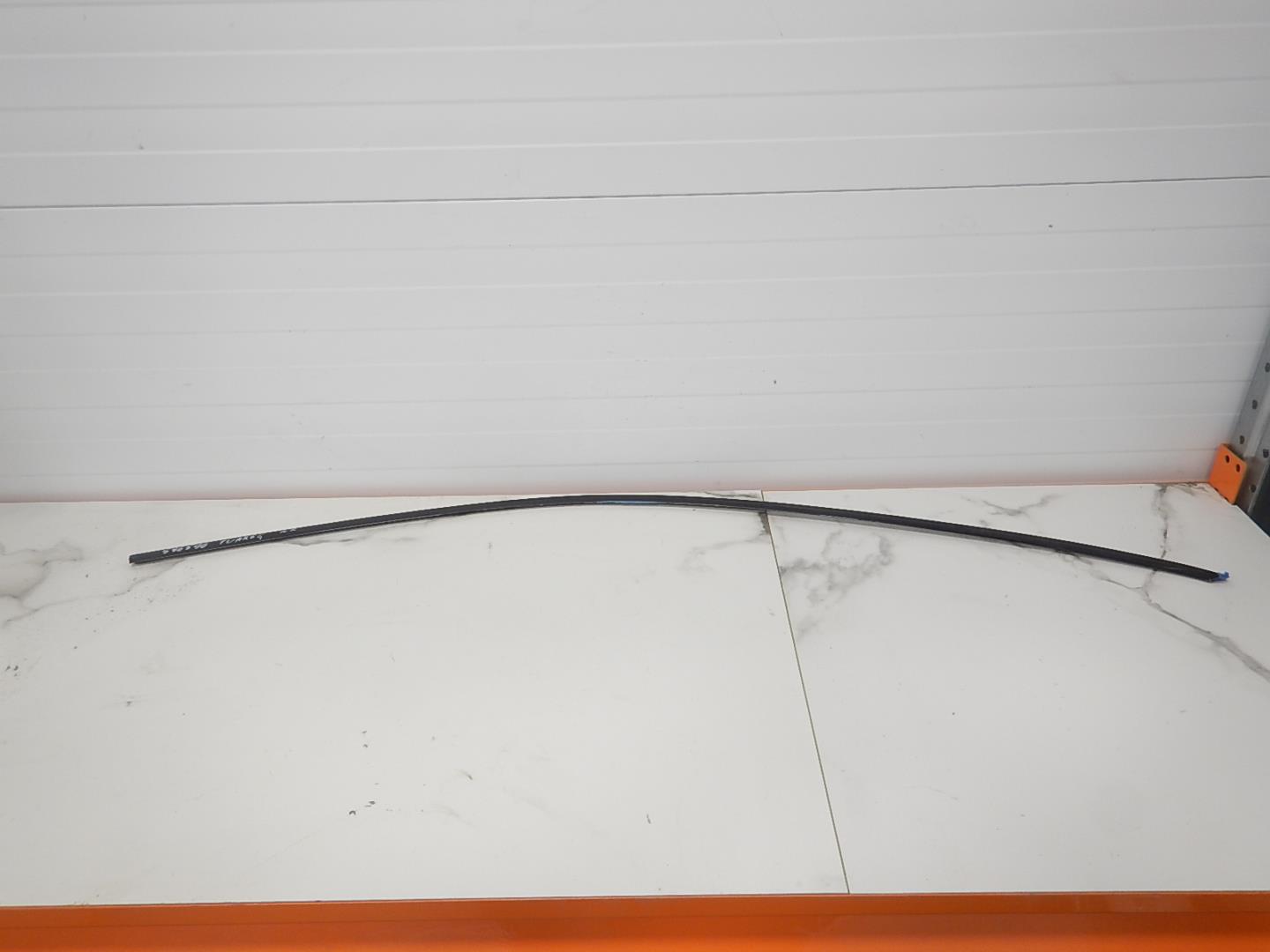 Накладка двери передней правой