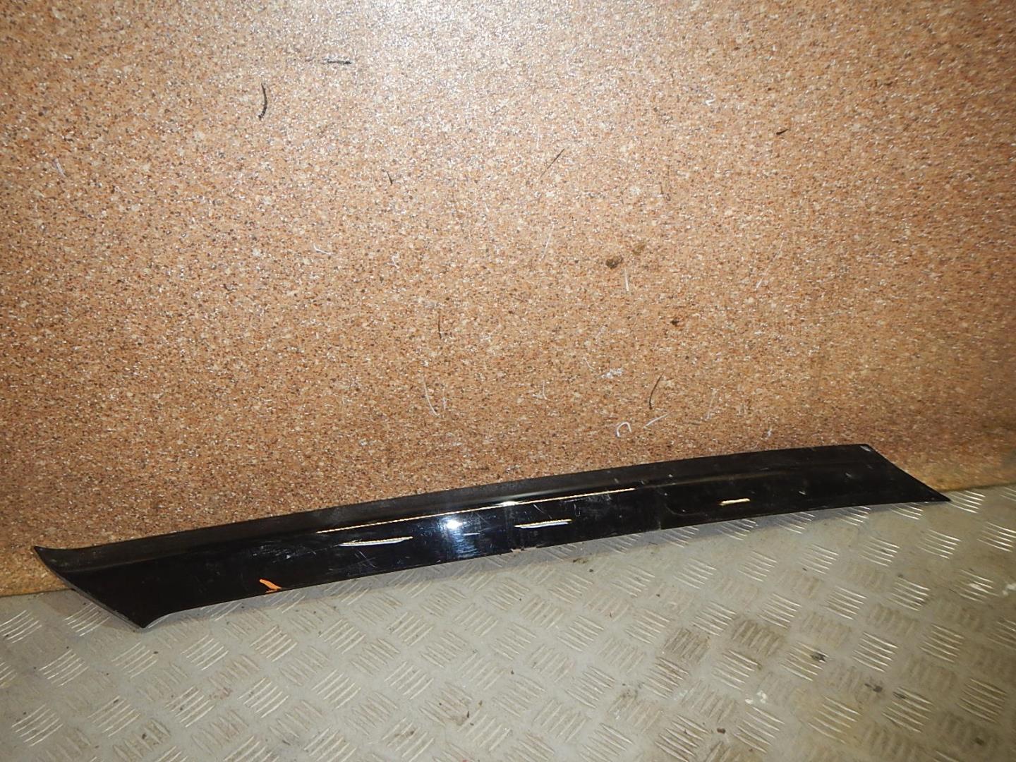 Молдинг лобового стекла