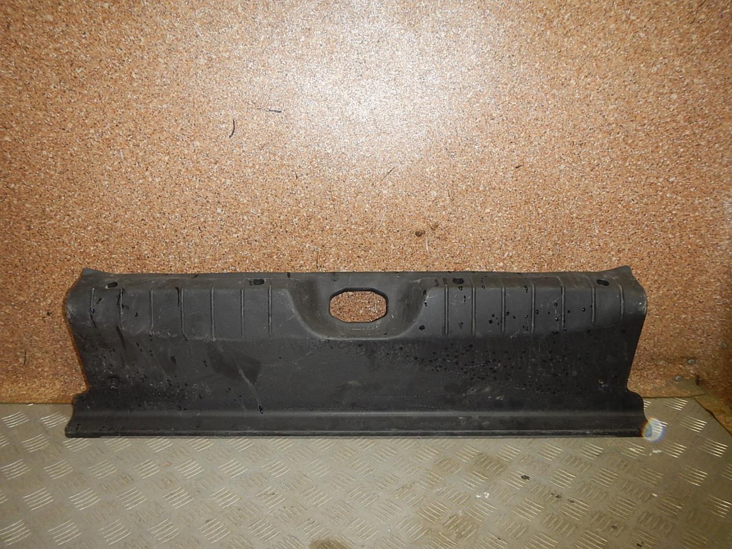 Обшивка багажника