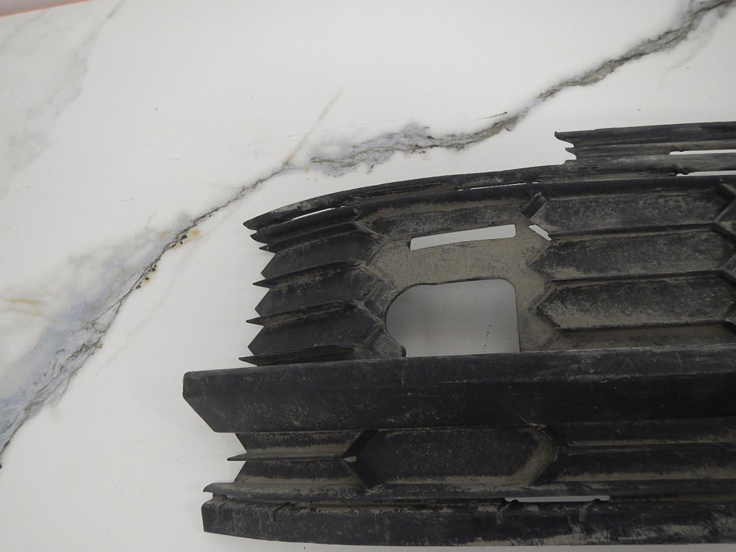 Решетка в бампер правая