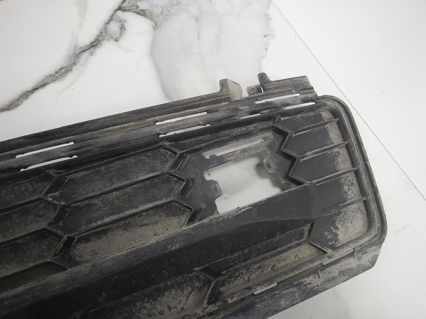 Решетка в бампер правая