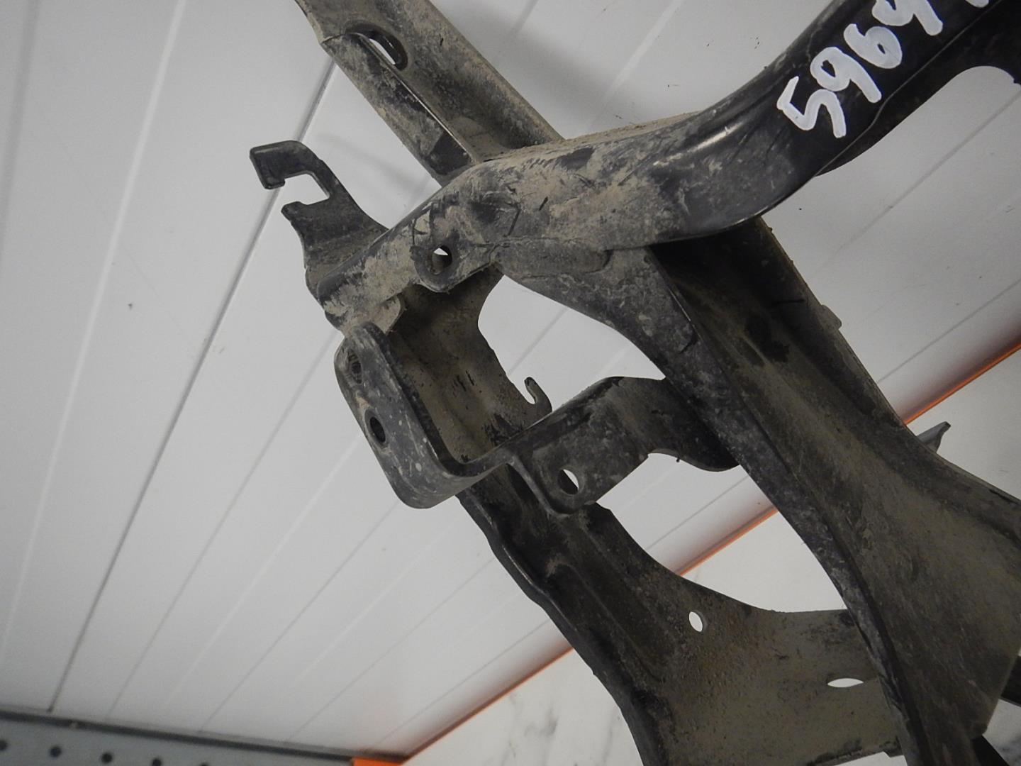 Кронштейн фар правый