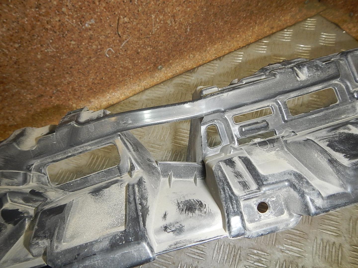 Кронштейн переднего бампера