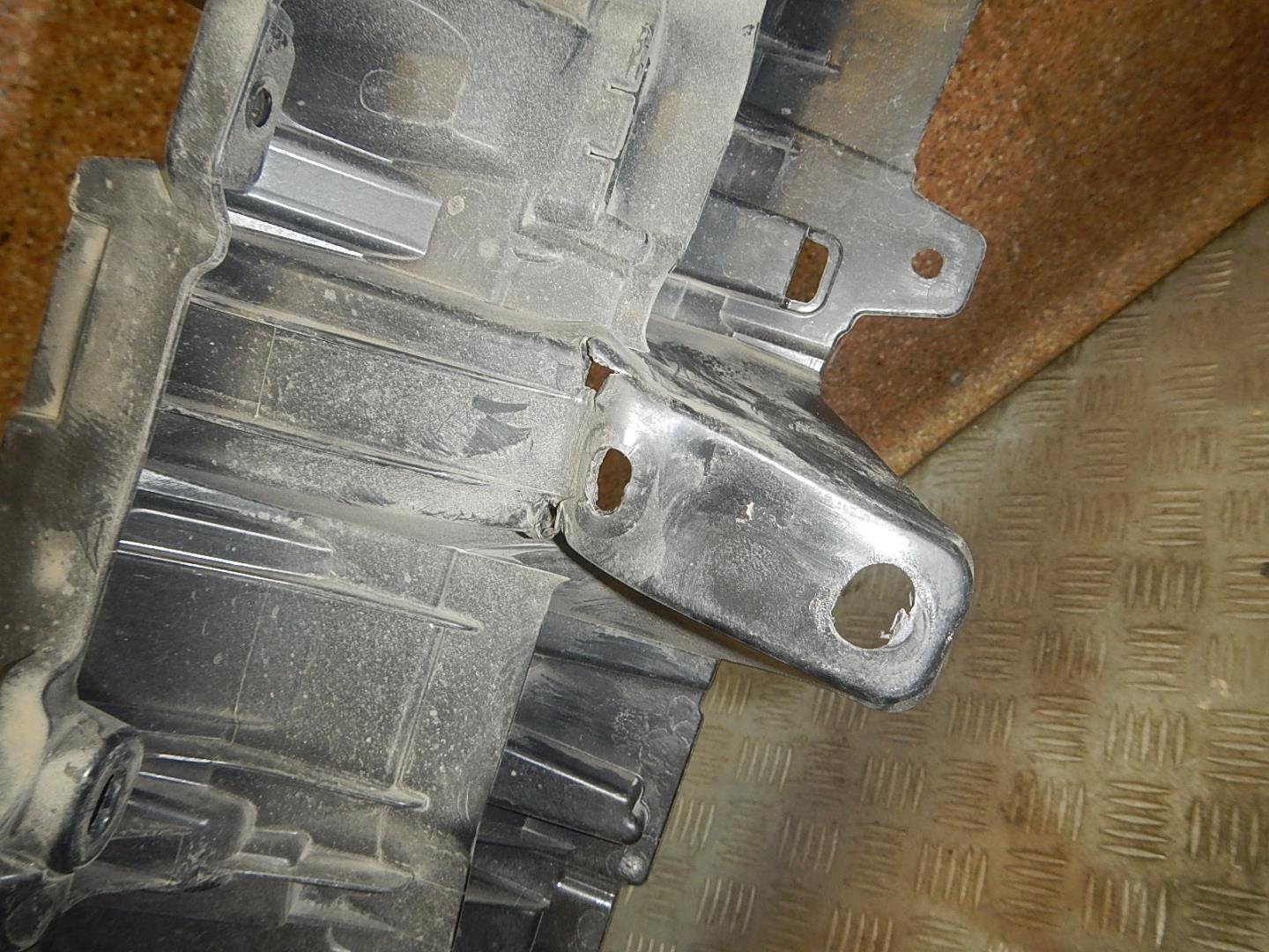 Кронштейн переднего бампера