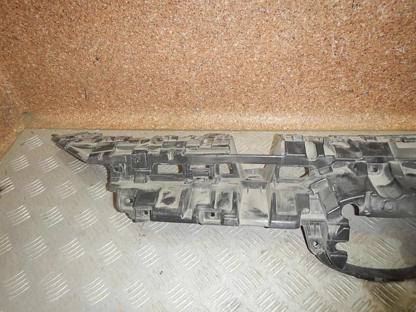 Кронштейн переднего бампера