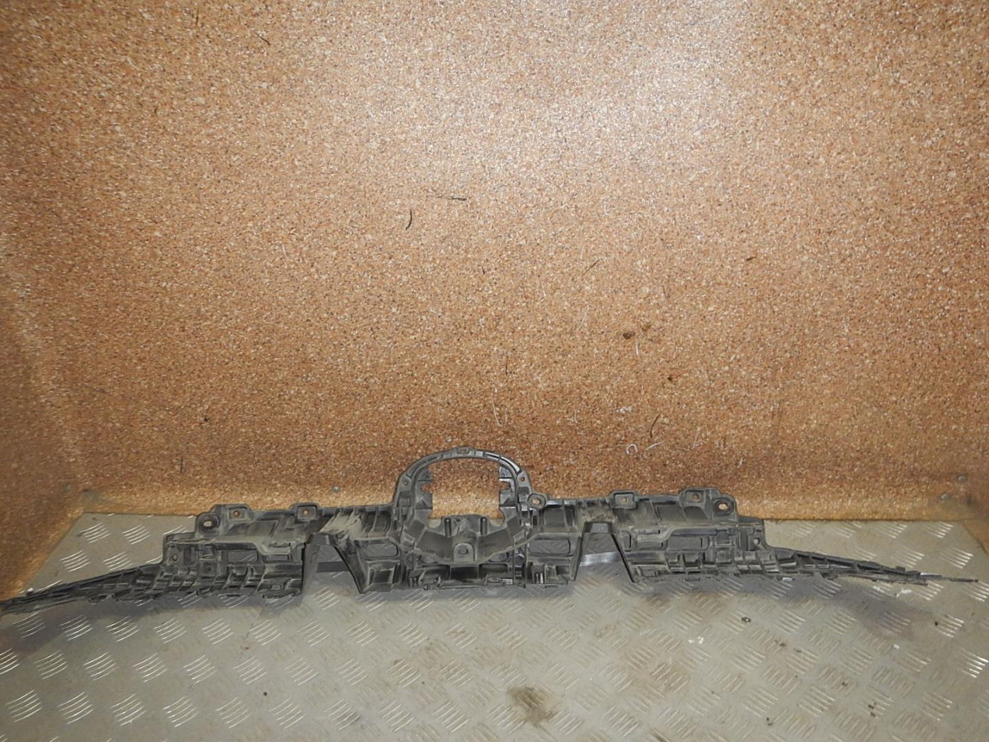 Кронштейн переднего бампера