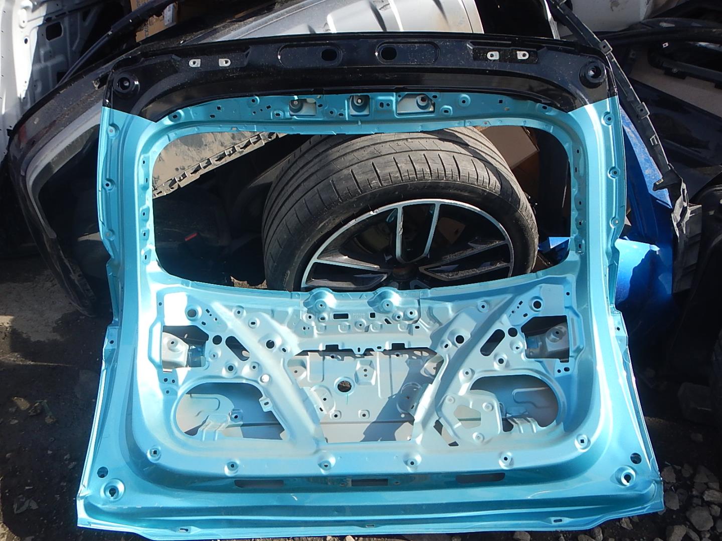 Дверь багажника