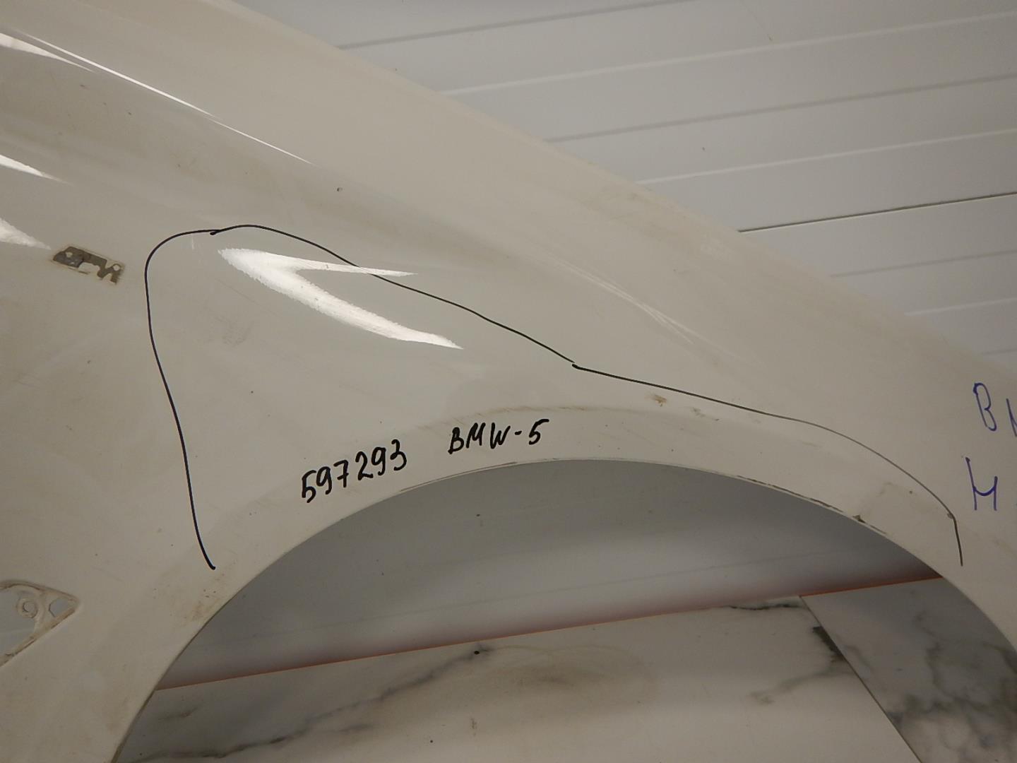 Крыло переднее правое