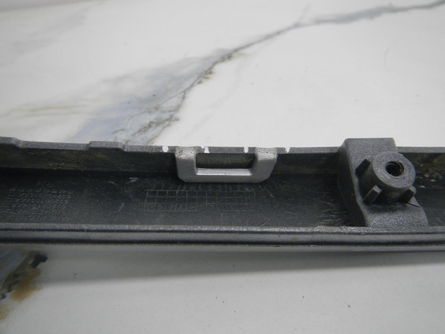 Молдинг заднего бампера