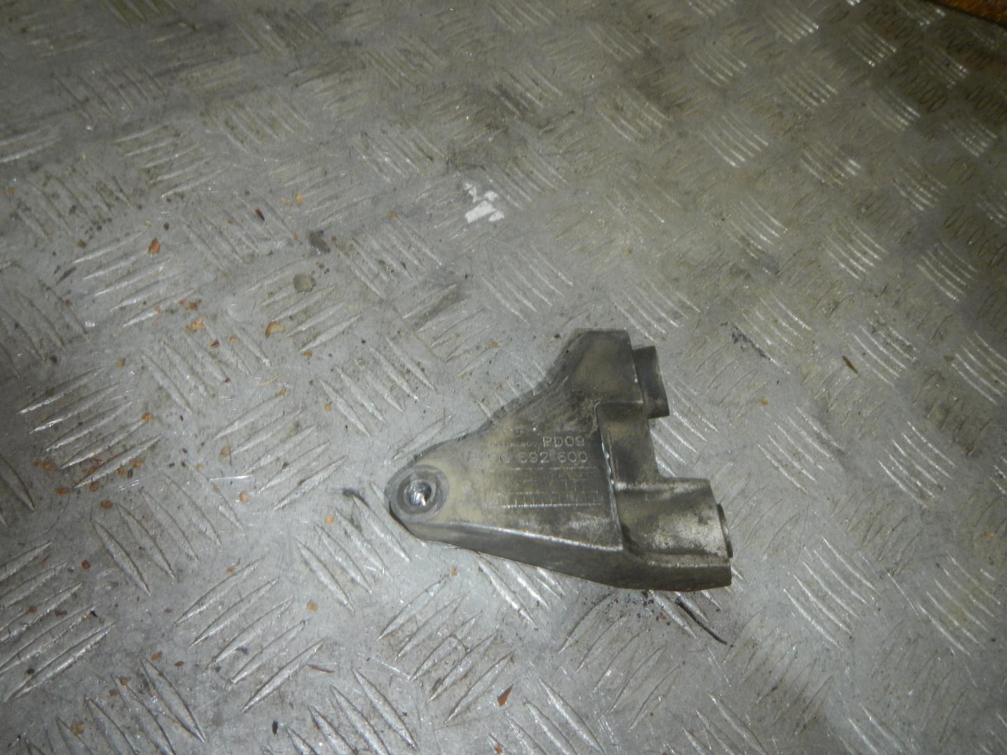 Кронштейн генератора