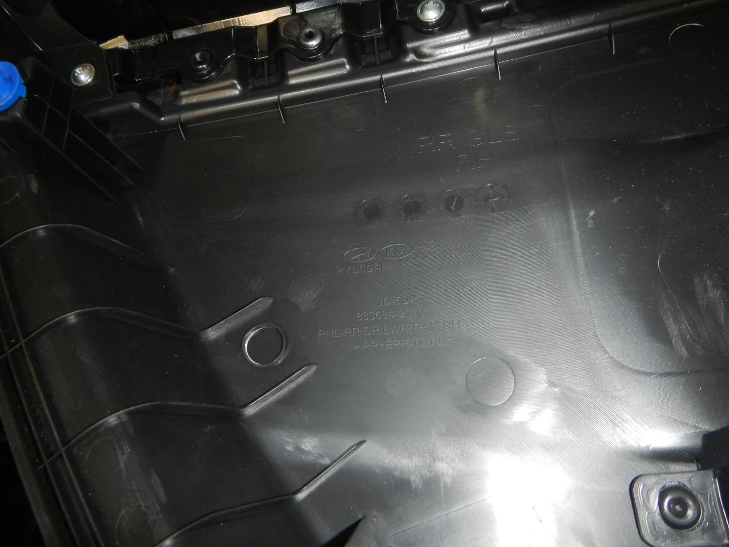 Обшивка двери задней правой